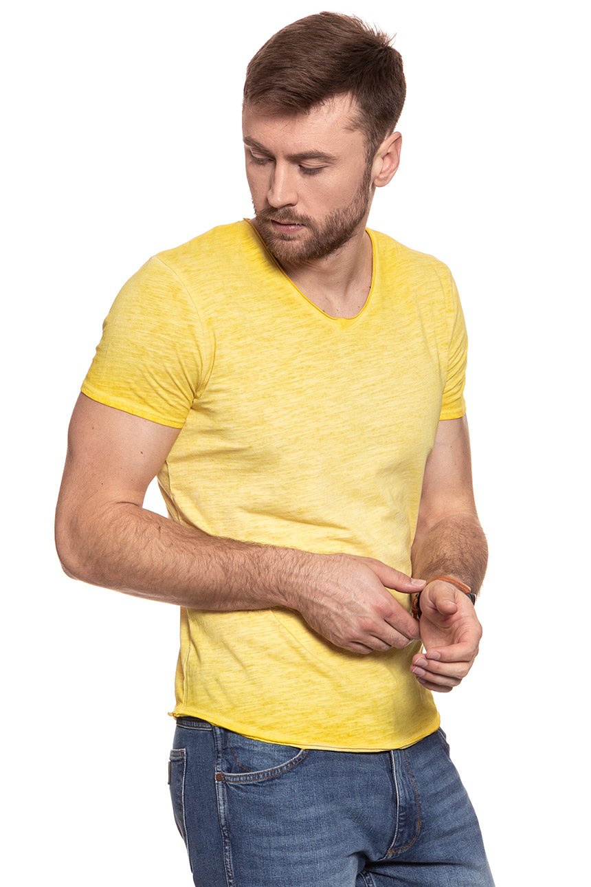 KOSZULKA WRANGLER S/S GMD VNECK KOSZULKA WRANGLER YELLOW W7A43ER04