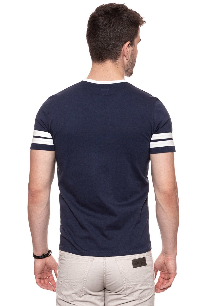 KOSZULKA WRANGLER VN VARSITY TEE NAVY W7B42FK35