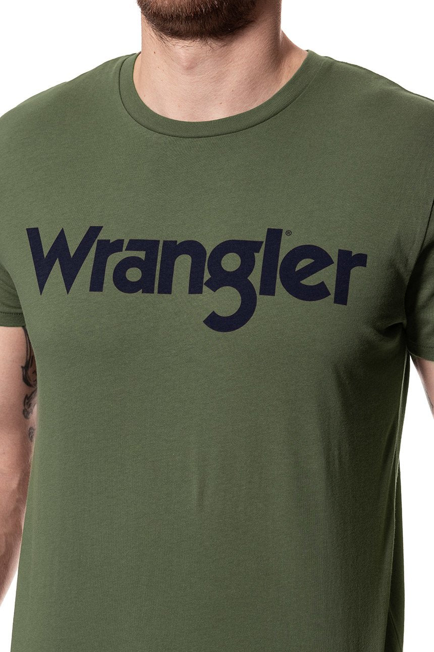 KOSZULKA WRANGLER SS LOGO TEE DUSTY OLIVE W7C04D345