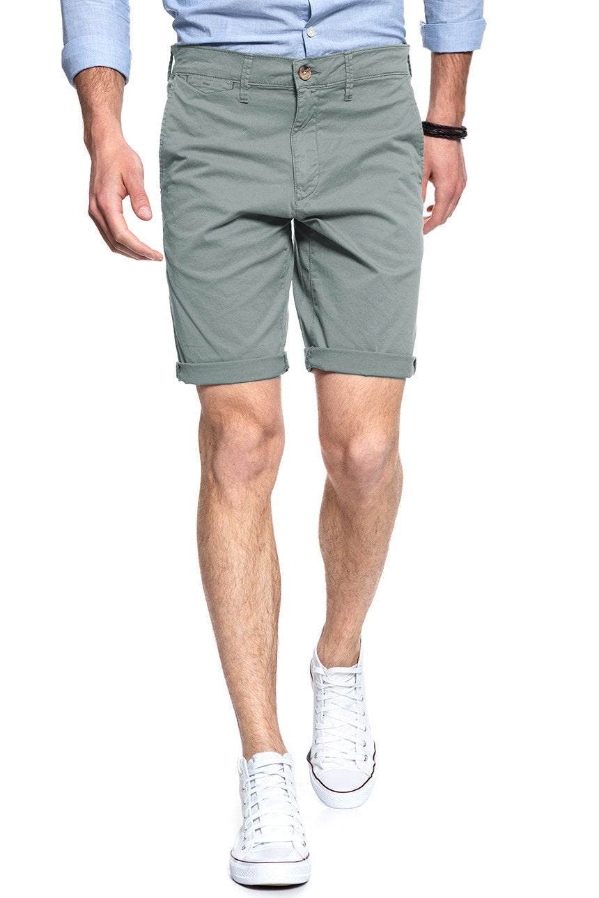 KRÓTKIE SPODENKI WRANGLER CHINO SHORT CADET GREEN W14AMM12J