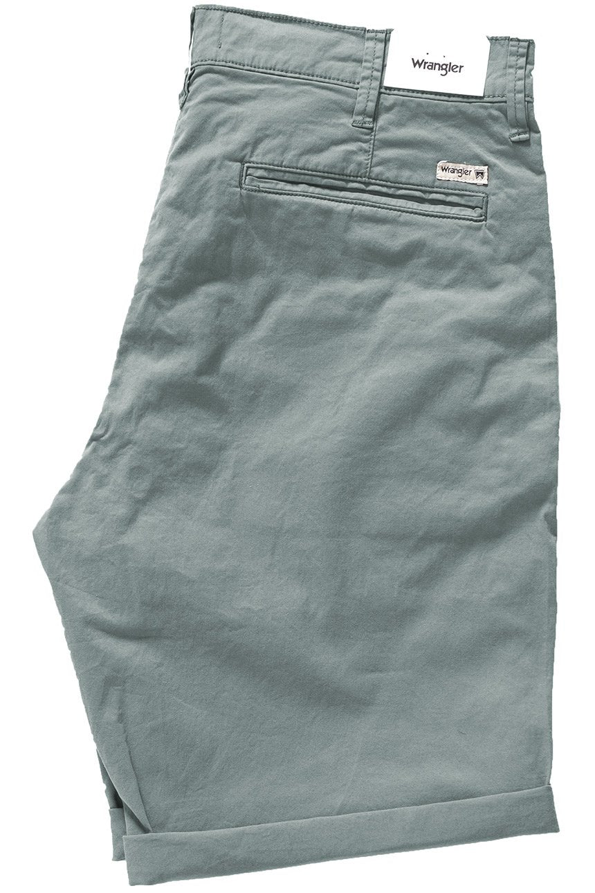 KRÓTKIE SPODENKI WRANGLER CHINO SHORT CADET GREEN W14AMM12J