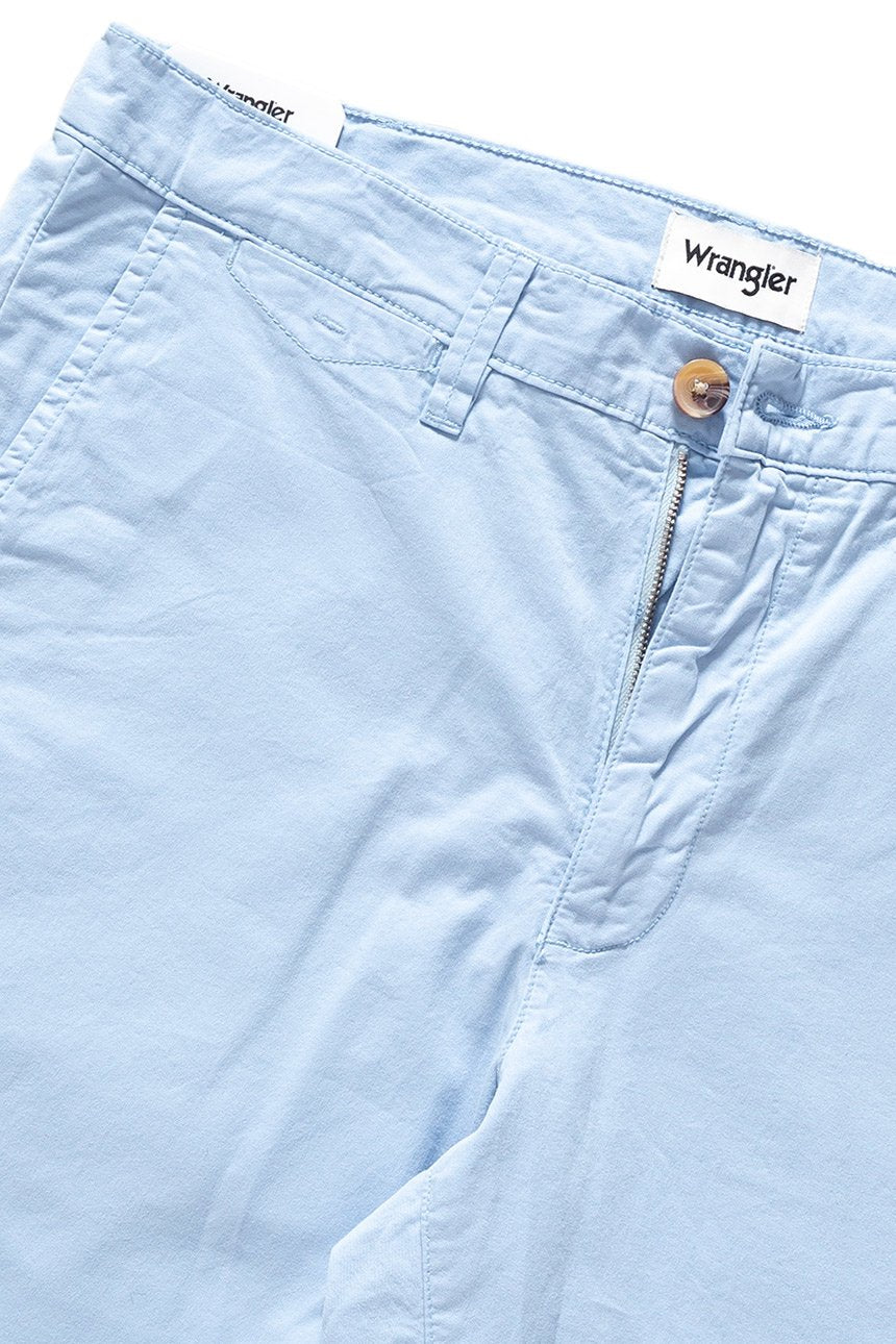 KRÓTKIE SPODENKI WRANGLER CHINO SHORT LIGHT BLUE W14AMM25N