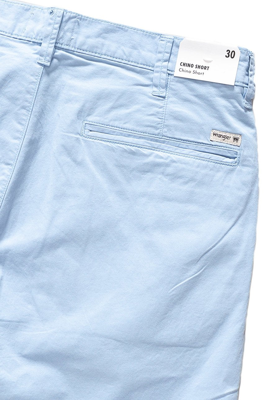 KRÓTKIE SPODENKI WRANGLER CHINO SHORT LIGHT BLUE W14AMM25N