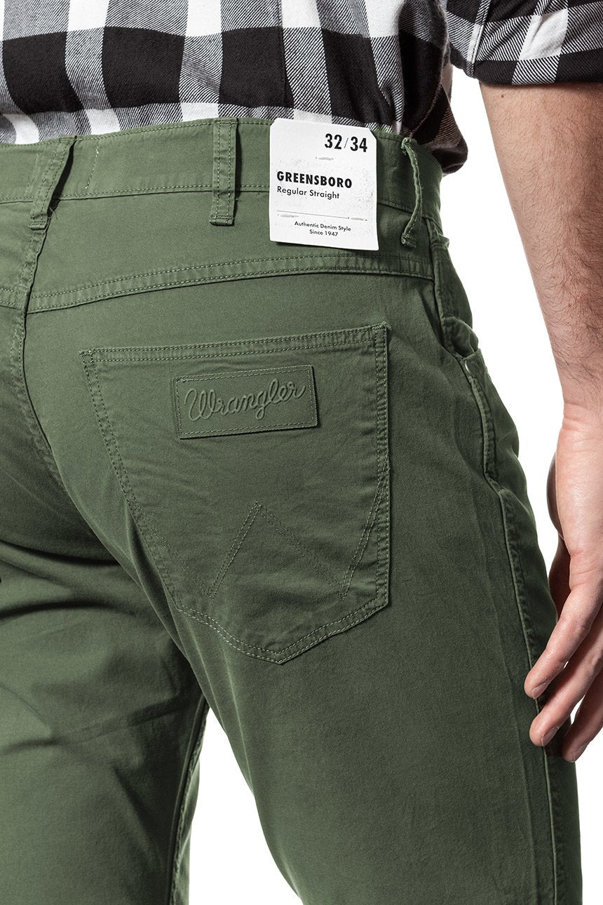 WRANGLER SPODNIE MĘSKIE GREENSBORO OLIVINE W15QMM13B