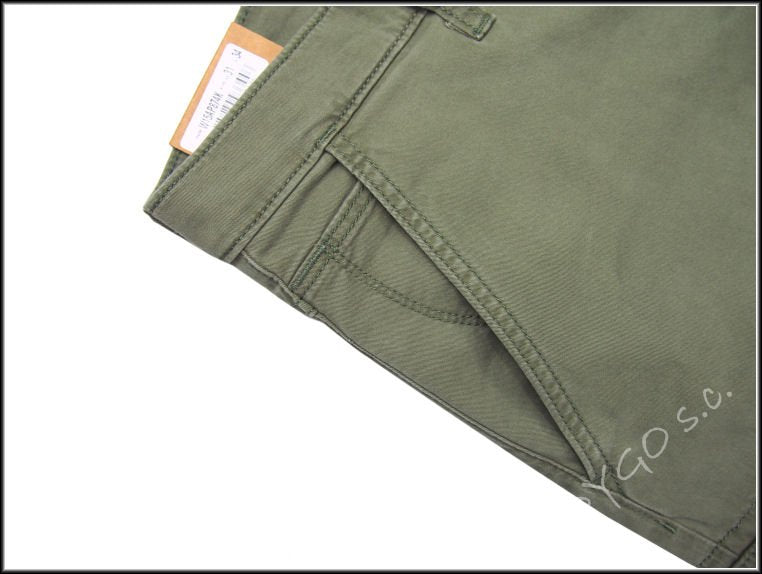 MĘSKIE SPODNIE MATERIAŁOWE WRANGLER COLTON CARGO PANTS DUSTY OLIVE W15AP874K