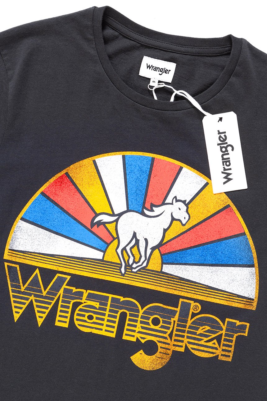 KOSZULKA WRANGLER HORSE LOGO TEE FADED BLACK W7B72FKV6