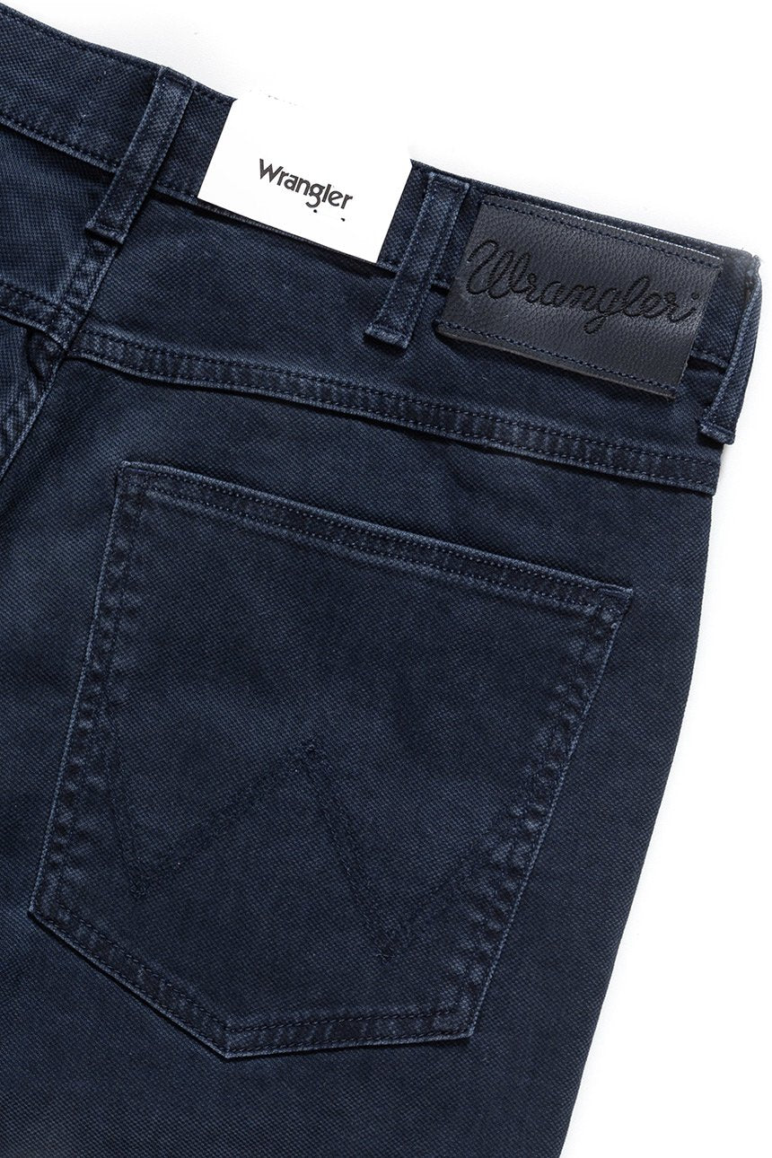 SPODNIE MĘSKIE WRANGLER ARIZONA NAVY WASHED W12ODX49I