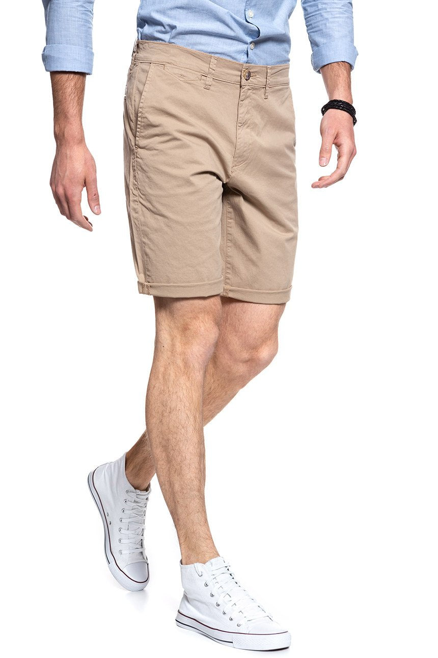 KRÓTKIE SPODENKI WRANGLER CHINO SHORT DESERT W14AMM13J