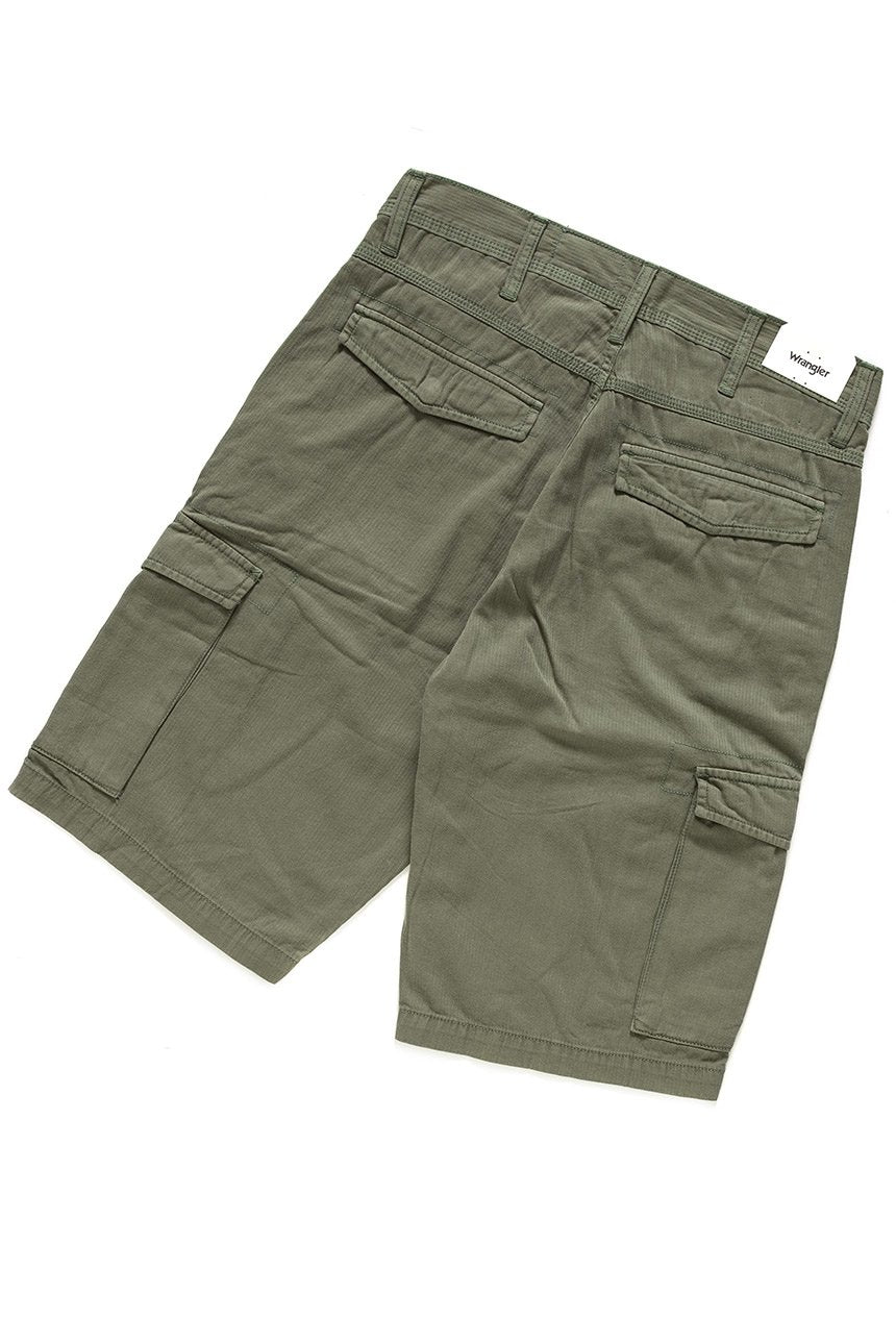 SPODENKI MĘSKIE WRANGLER CARGO SHORTS DUSTY OLIVE W15DPW65M