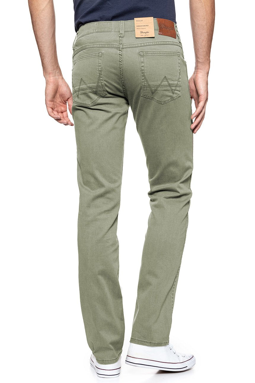 WRANGLER SPODNIE MĘSKIE GREENSBORO DUSTY OLIVE W15QBB65M