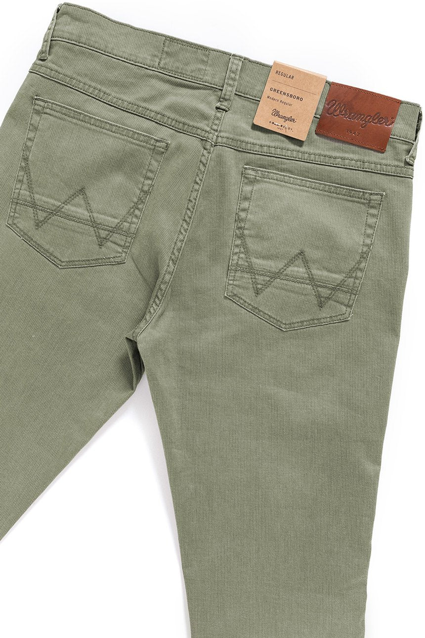 WRANGLER SPODNIE MĘSKIE GREENSBORO DUSTY OLIVE W15QBB65M