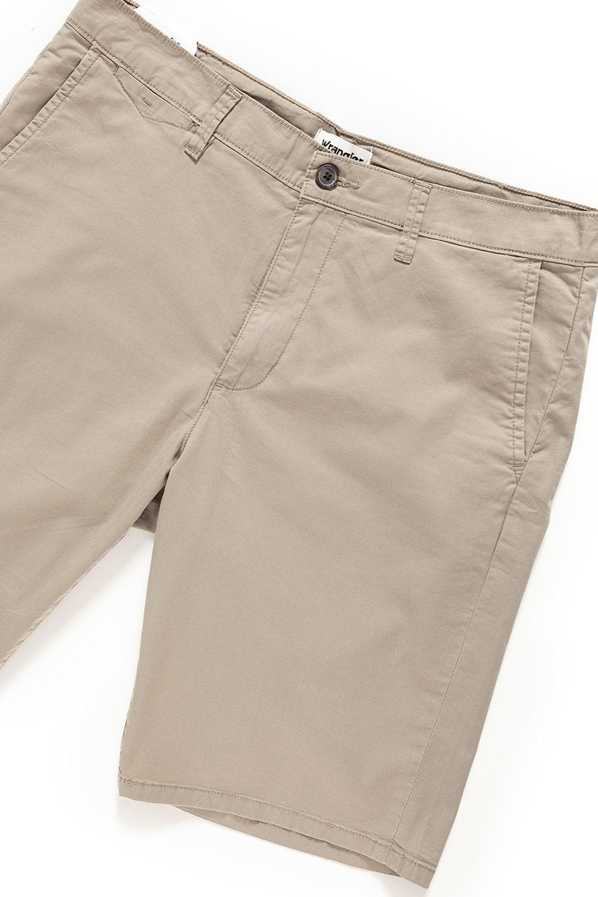 SPODENKI MĘSKIE WRANGLER CHINO SHORT CAMEL W14AKM175      $