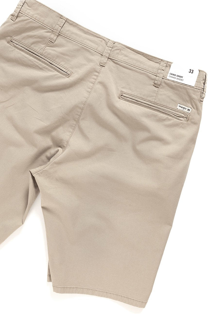 SPODENKI MĘSKIE WRANGLER CHINO SHORT CAMEL W14AKM175      $