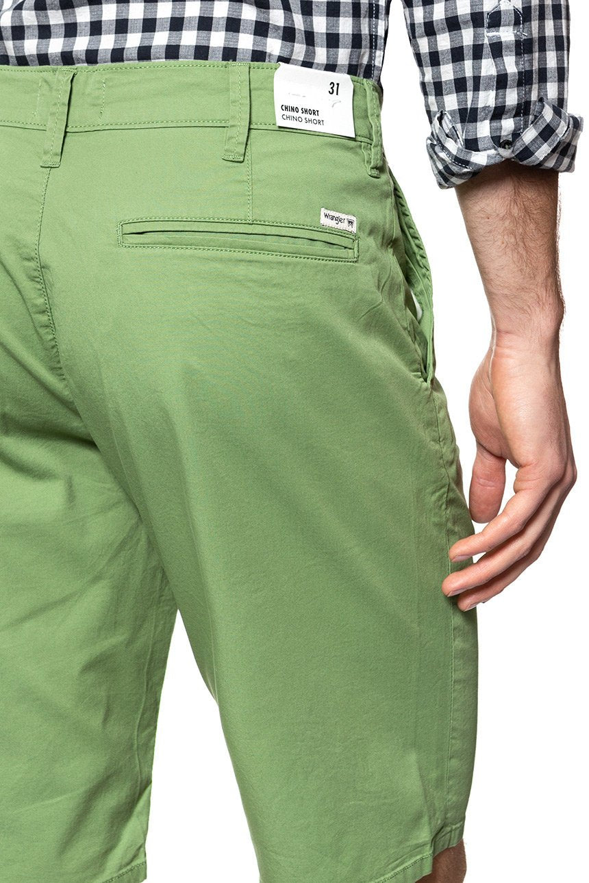 SPODENKI MĘSKIE WRANGLER CHINO SHORT JADE GREEN W14AKM33H