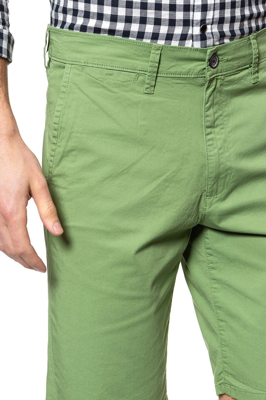 SPODENKI MĘSKIE WRANGLER CHINO SHORT JADE GREEN W14AKM33H