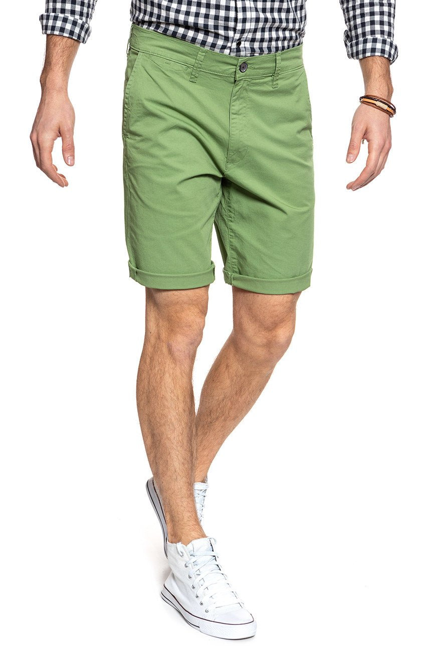 SPODENKI MĘSKIE WRANGLER CHINO SHORT JADE GREEN W14AKM33H