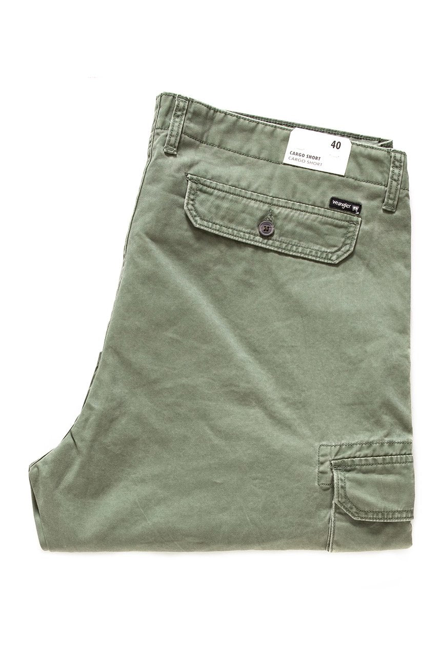 SPODENKI MĘSKIE WRANGLER CARGO SHORT MOSS GREEN W15DKC330