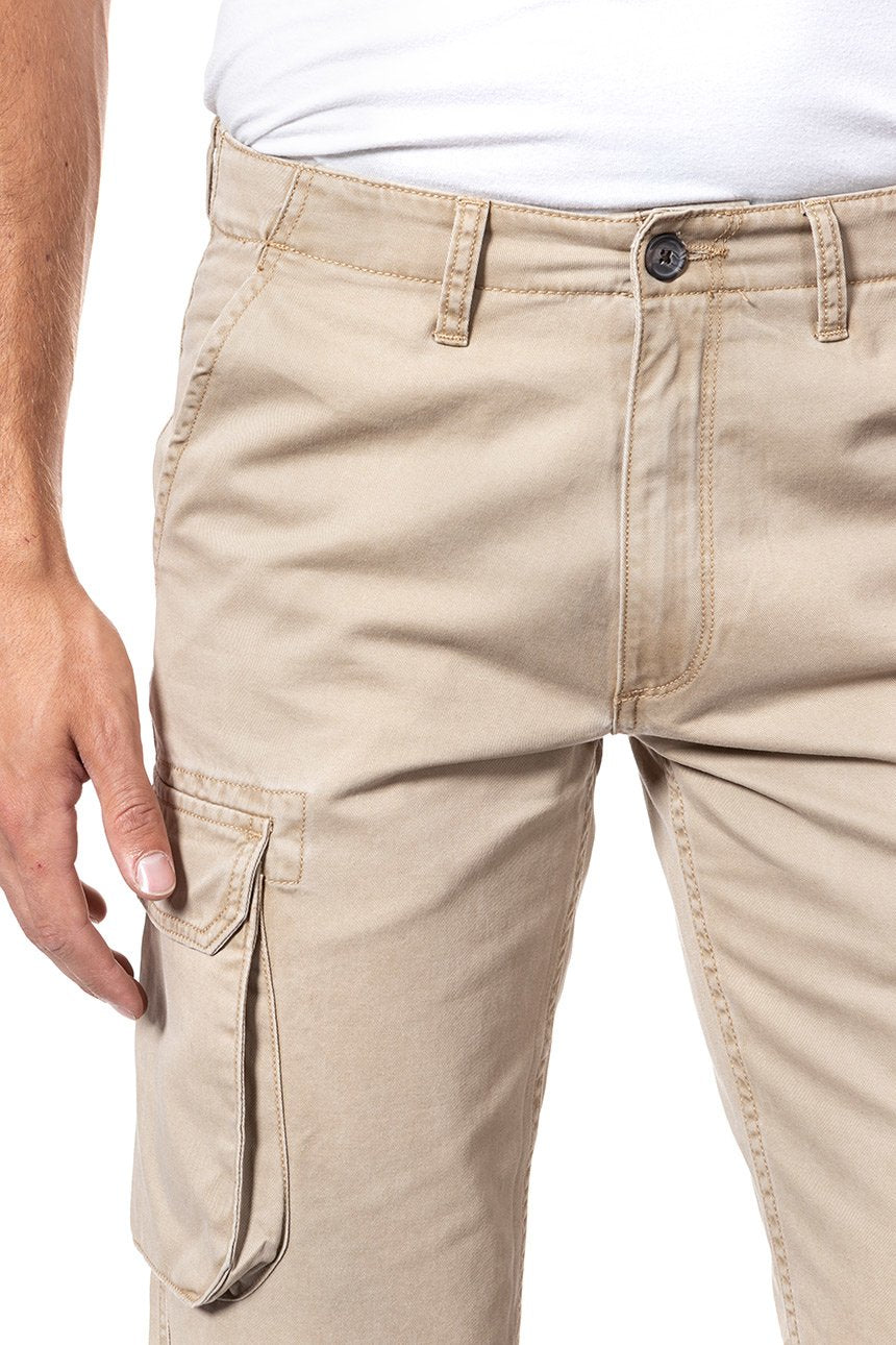 SPODENKI MĘSKIE WRANGLER CARGO SHORT CORNSTALK W15DKC335      $