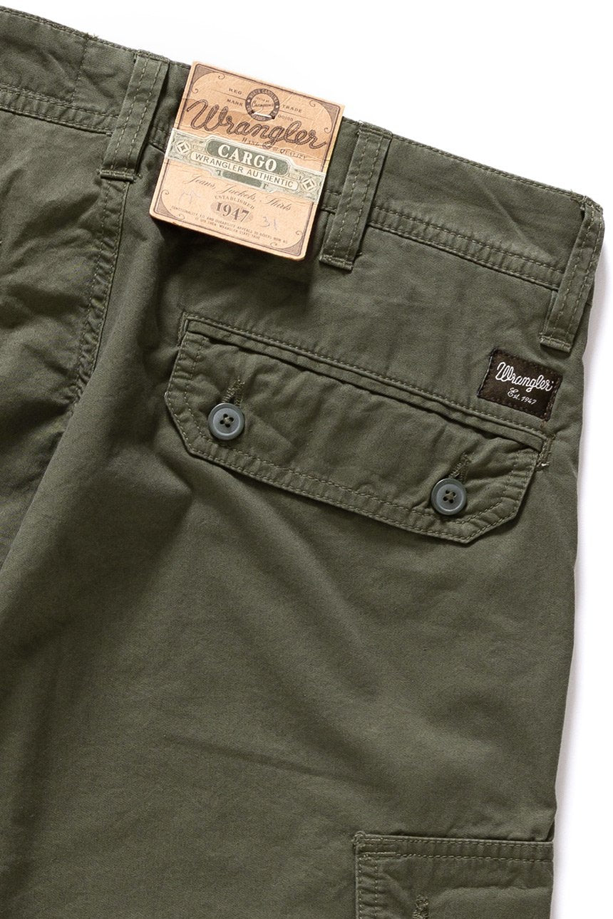 SPODENKI MĘSKIE WRANGLER BASIC CARGO SHORT ARMY GREEN W13QH830K