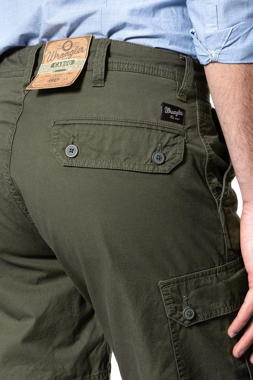 SPODENKI MĘSKIE WRANGLER BASIC CARGO SHORT ARMY GREEN W13QH830K