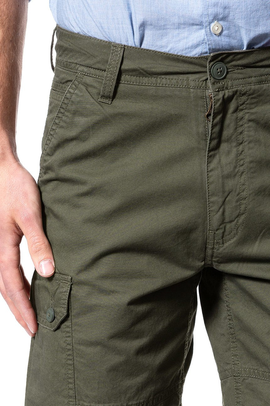 SPODENKI MĘSKIE WRANGLER BASIC CARGO SHORT ARMY GREEN W13QH830K