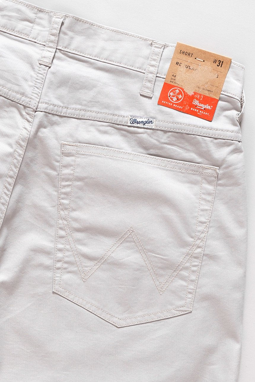 SPODENKI MĘSKIE WRANGLER REGULAR SHORTS EGGSHELL W15UAN18N