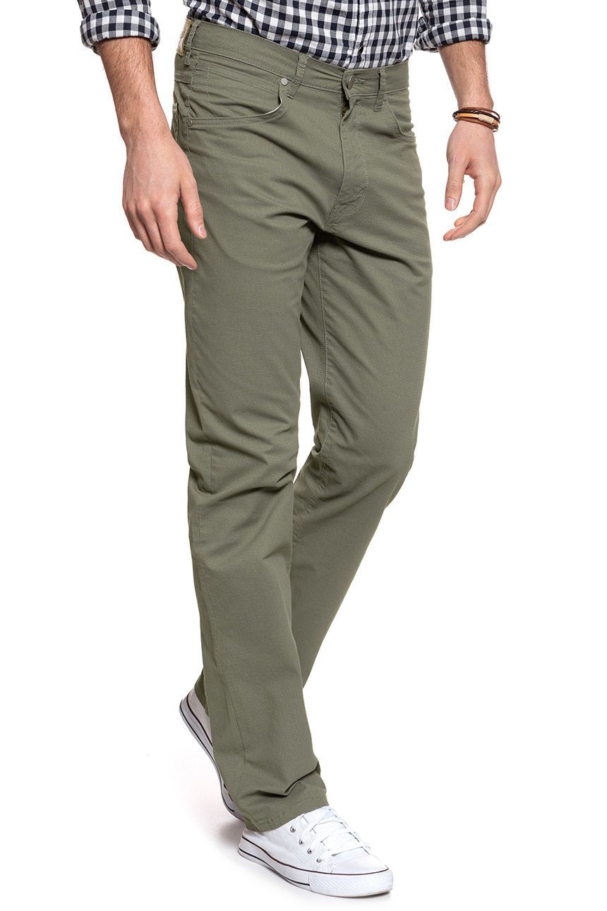 WRANGLER SPODNIE MĘSKIE ARIZONA MOSS GREEN W12OS5330