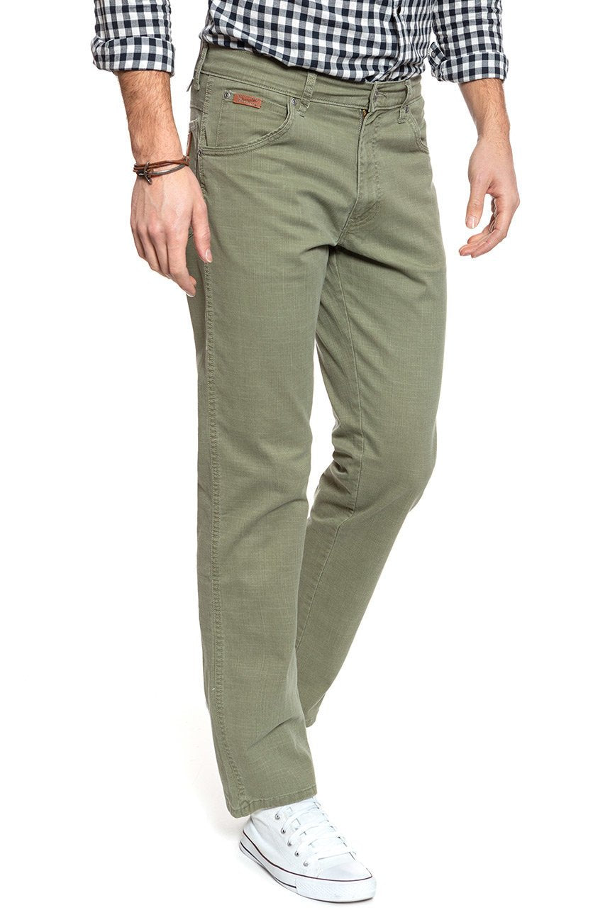 WRANGLER SPODNIE MĘSKIE TEXAS MOSS GREEN W12197330