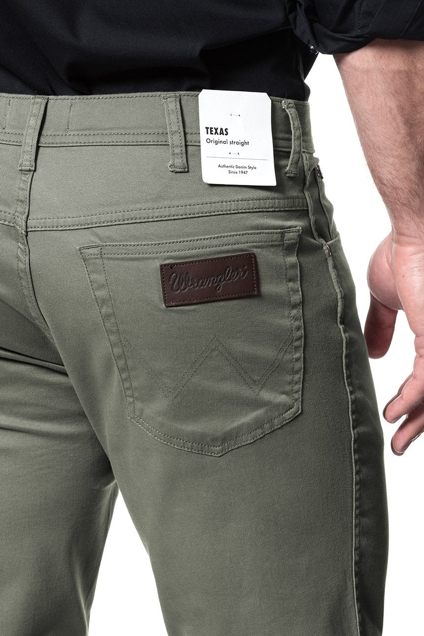 WRANGLER SPODNIE MĘSKIE TEXAS DUSTY OLIVE W121W3275