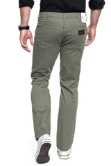 WRANGLER SPODNIE MĘSKIE TEXAS DUSTY OLIVE W121W3275