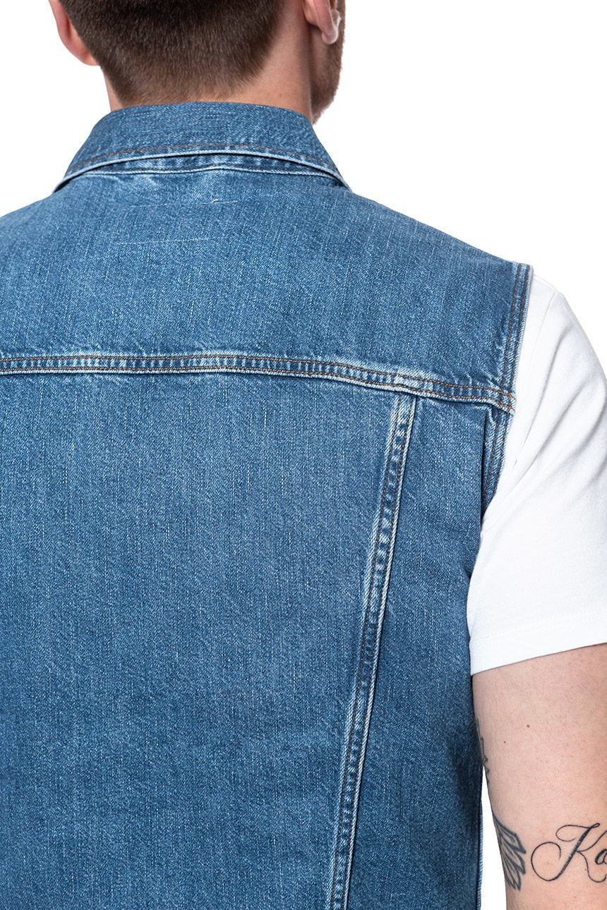 MĘSKI BEZRĘKAWNIK JEANSOWY WRANGLER DENIM VEST  BORA BLUE W447Q318F