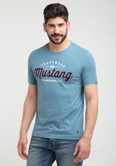 MUSTANG Alex C Print MĘSKI T-SHIRT KOSZULKA Z KRÓTKIM RĘKAWEM LOGO NADRUK AEGEAN BLUE 1007852 5189