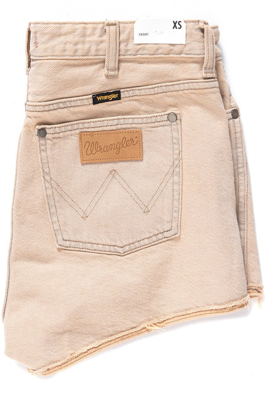 DAMSKIE SPODENKI WRANGLER THE SHORT SANDY BLUSH W27XRJ249