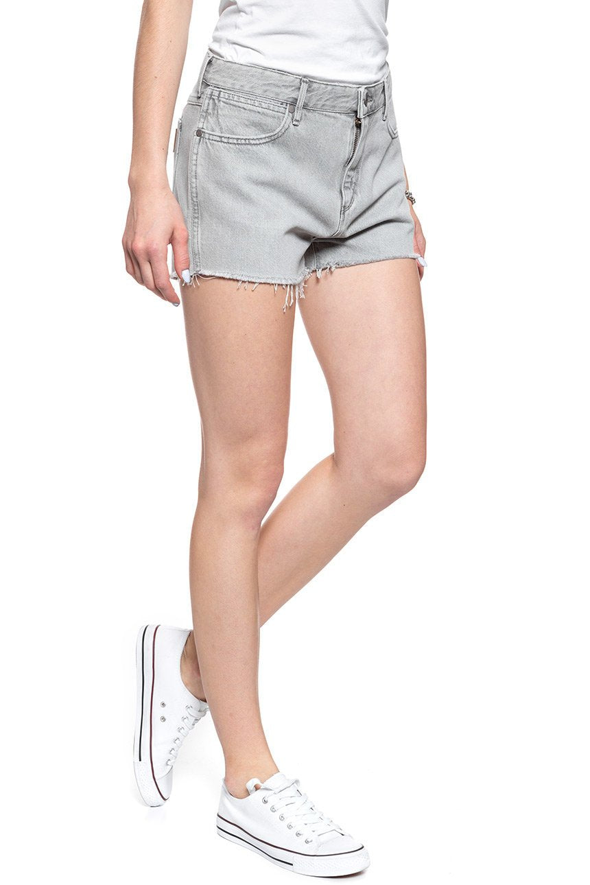 DAMSKIE SPODENKI WRANGLER BOYFRIEND SHORT ICY GREY W29KRJ28C