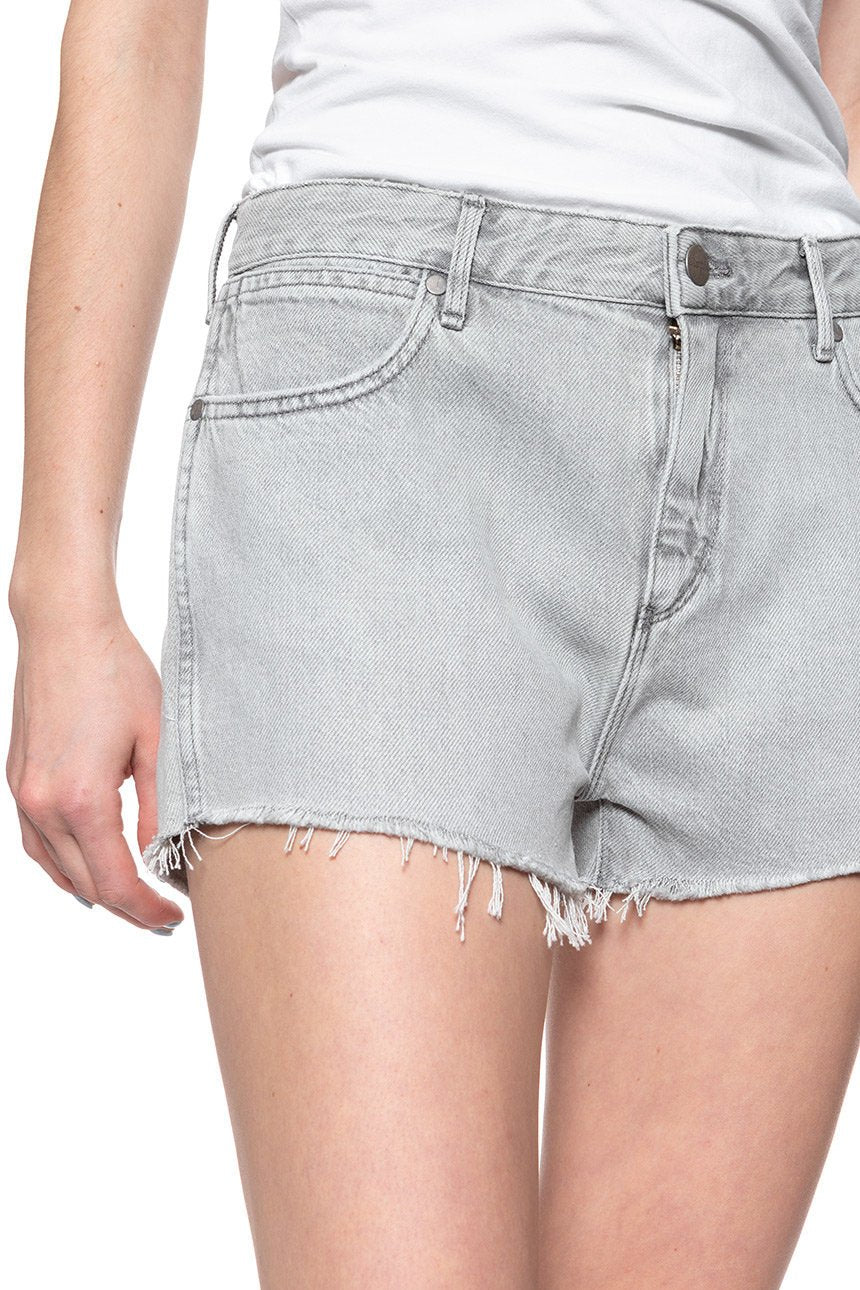 DAMSKIE SPODENKI WRANGLER BOYFRIEND SHORT ICY GREY W29KRJ28C