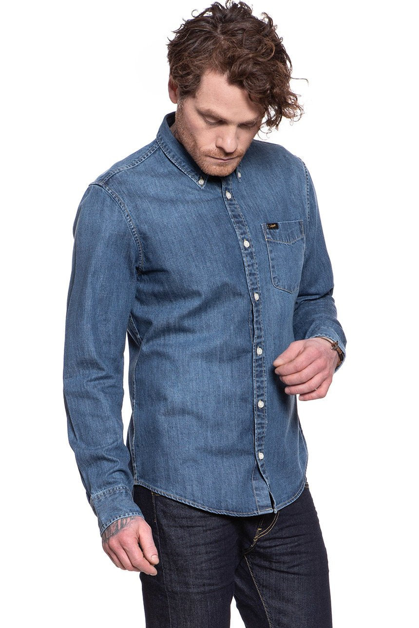 KOSZULA MĘSKA JEANSOWA KOSZULA LEE BUTTON DOWN OIL BLUE L880PLMO