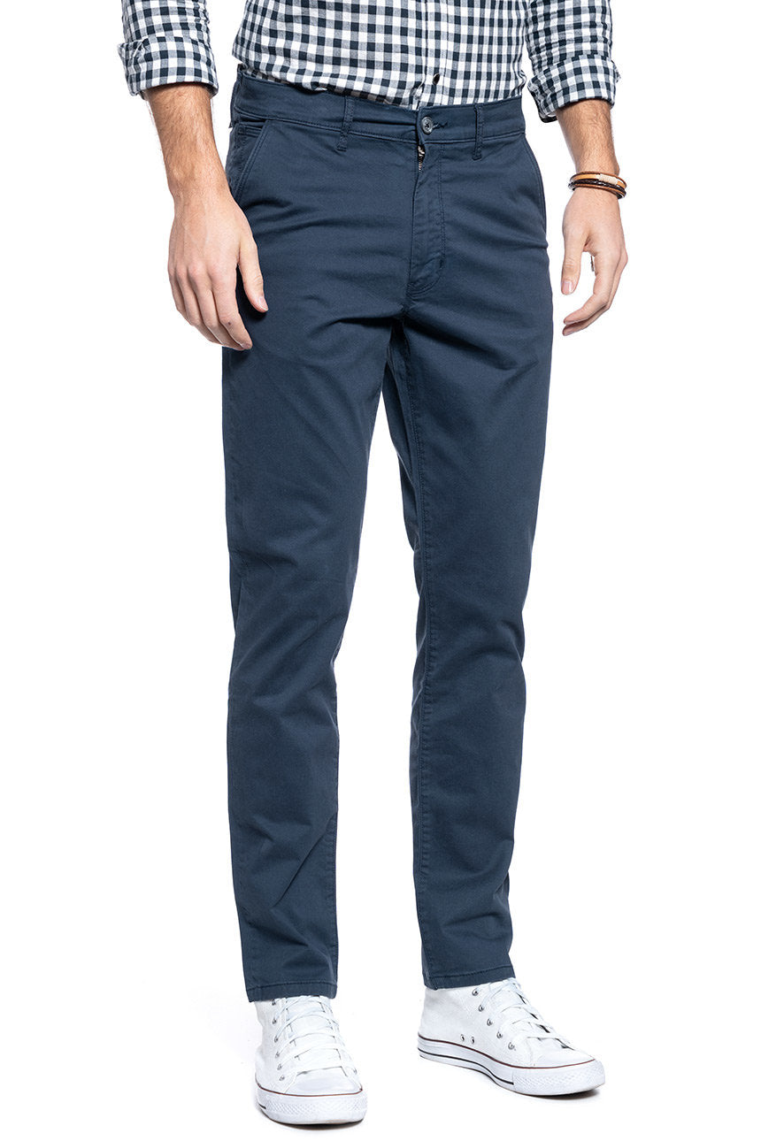 SPODNIE MĘSKIE WRANGLER CHINO NAVY W16LWA114