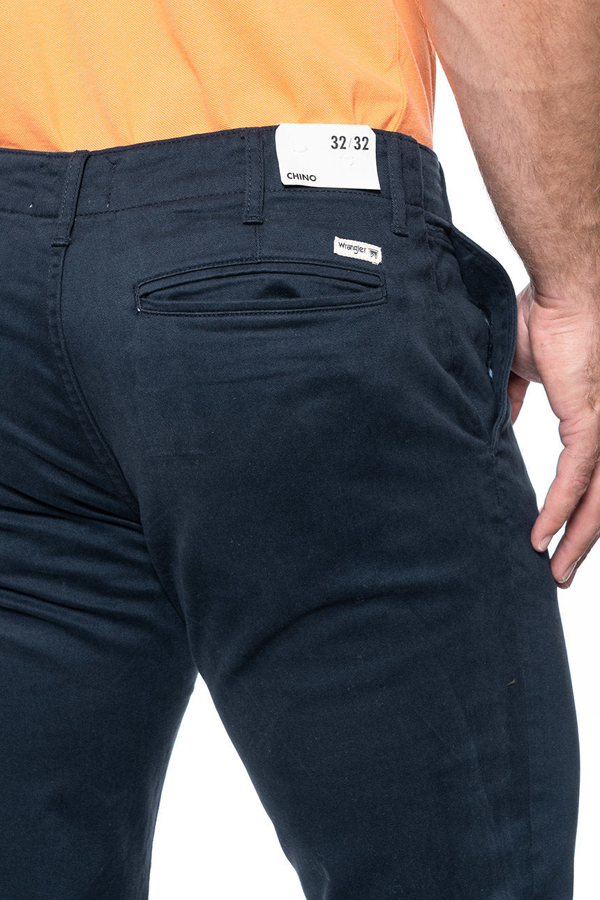 SPODNIE MĘSKIE WRANGLER CHINO IN NAVY W12CW3114