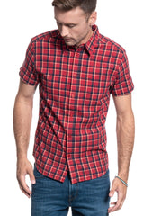 MĘSKA KOSZULA MATERIAŁOWA WRANGLER SS 1 PKT SHIRT FORMULA RED  W5J11OXWO