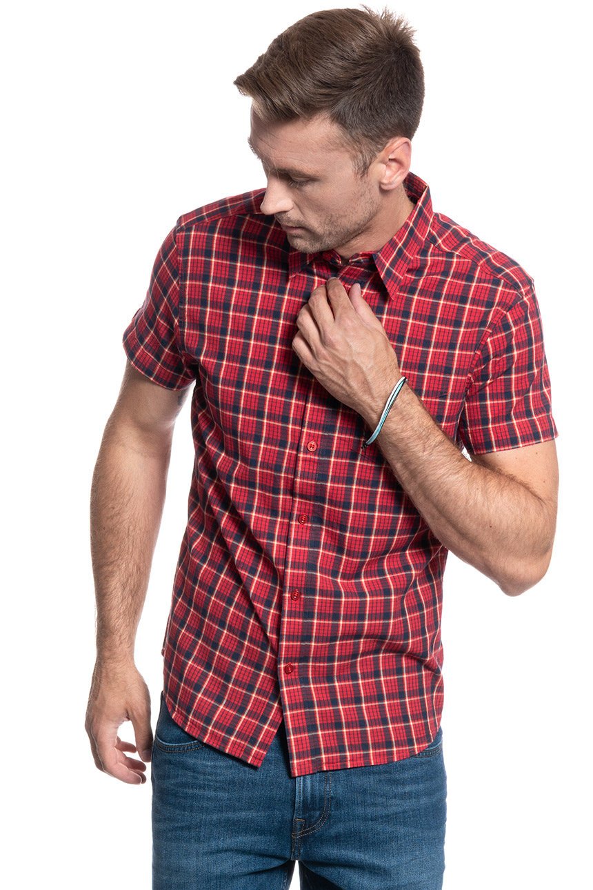 MĘSKA KOSZULA MATERIAŁOWA WRANGLER SS 1 PKT SHIRT FORMULA RED  W5J11OXWO