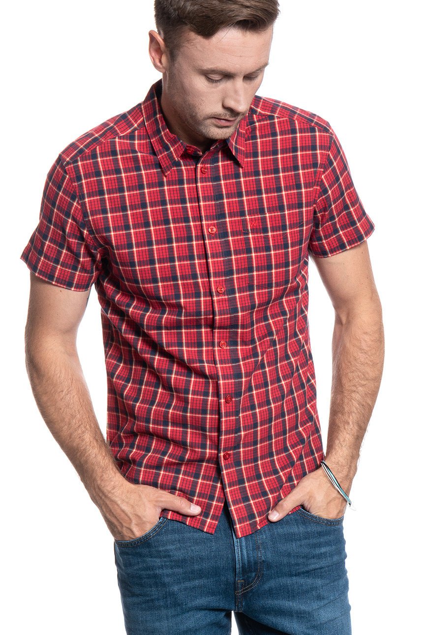 MĘSKA KOSZULA MATERIAŁOWA WRANGLER SS 1 PKT SHIRT FORMULA RED  W5J11OXWO