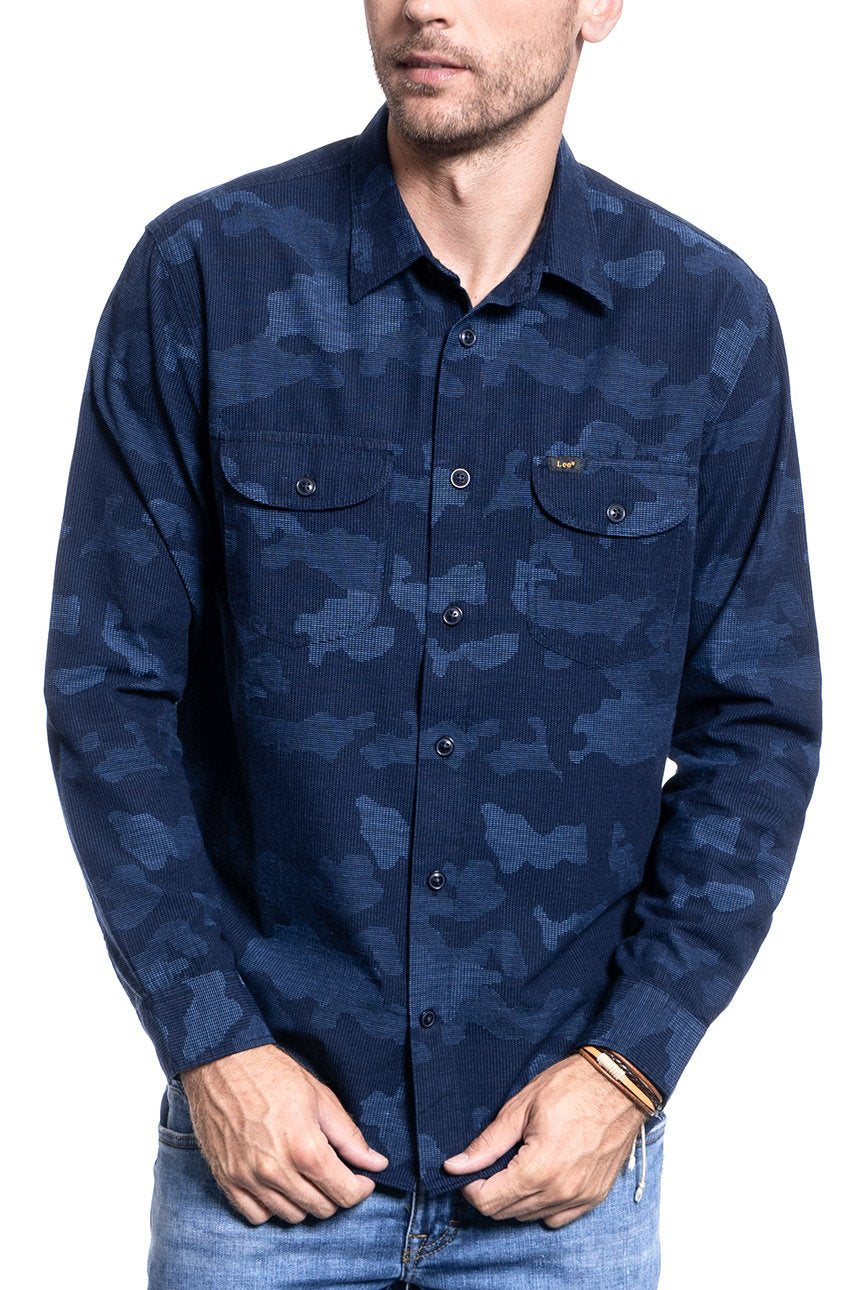 MĘSKA KOSZULA LEE WORKER SHIRT RELAXED FIT WASHED BLUE  L68HDSLR