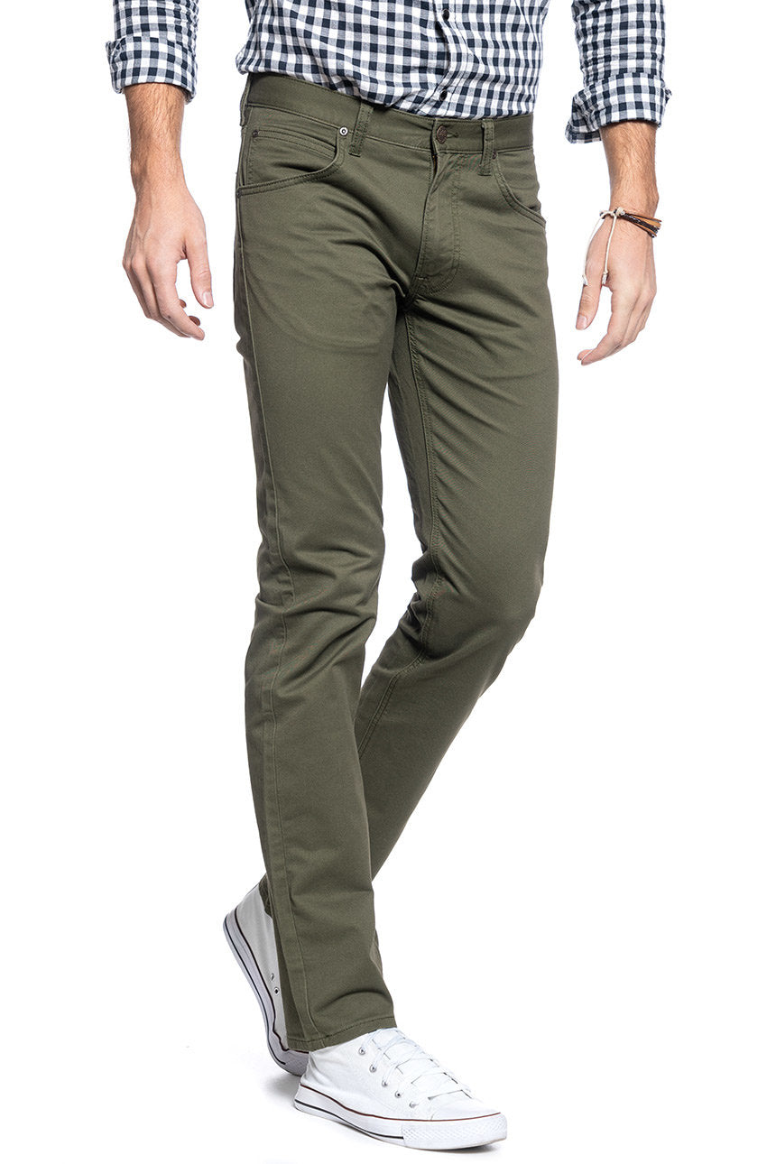 MĘSKIE SPODNIE MATERIAŁOWE LEE DAREN ZIP FLY OLIVE GREEN L707QX25