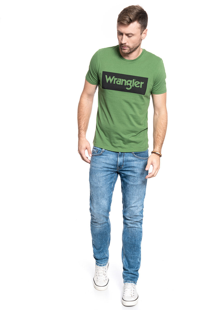 MĘSKI T-SHIRT WRANGLER SS LOGO TEE ARTICHOKE GREEN W742FKG14