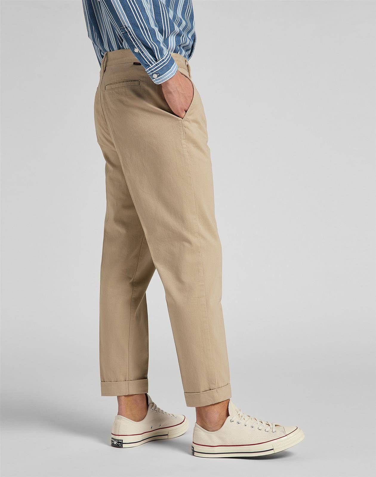 SPODNIE MĘSKIE LEE TAPERED CHINO SERVICE SAND L70RLD10