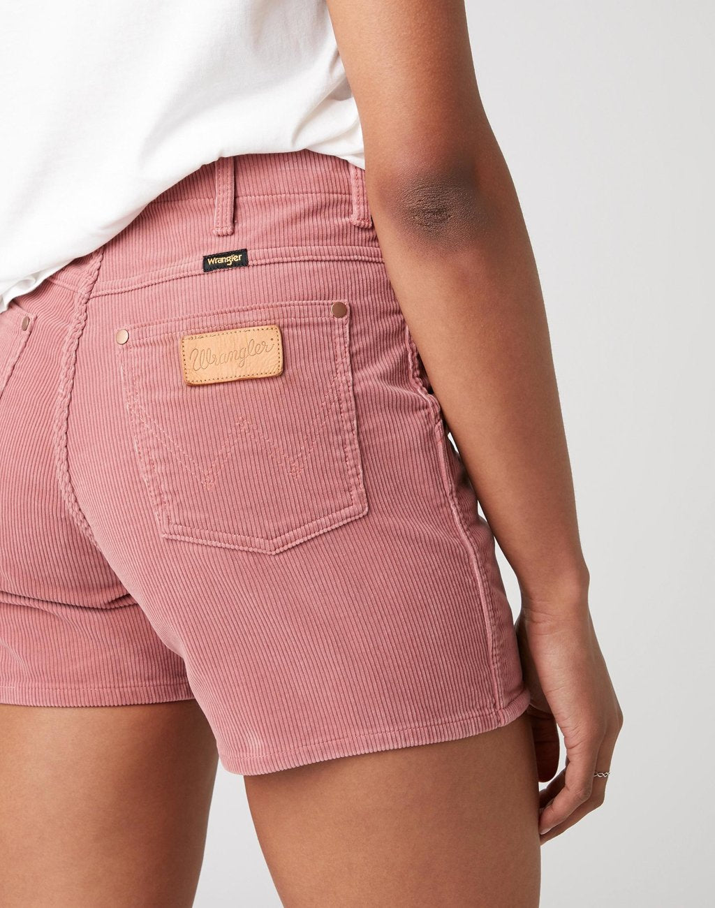 SPODENKI DAMSKIE WRANGLER MOM SHORT DUSTY ROSE W22DZNX97