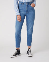 SPODNIE DAMSKIE WRANGLER MOM JEANS SUMMER HAZE W246C427G