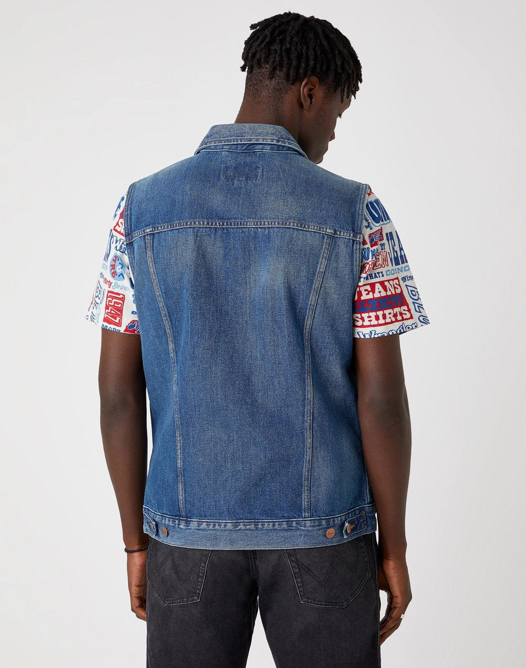 MĘSKI JEANSOWY BEZRĘKAWNIK WRANGLER DENIM VEST DE-LITE BLUE W447SF48R