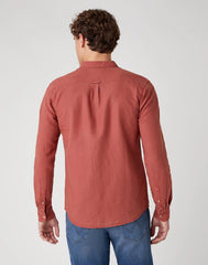 KOSZULA MĘSKA WRANGLER LS 2PKT FLAP SHIRT BARN RED W5A5LOXER