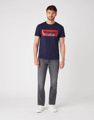 MĘSKI T-SHIRT WRANGLER SS LOGO TEE NAVY W742FK114